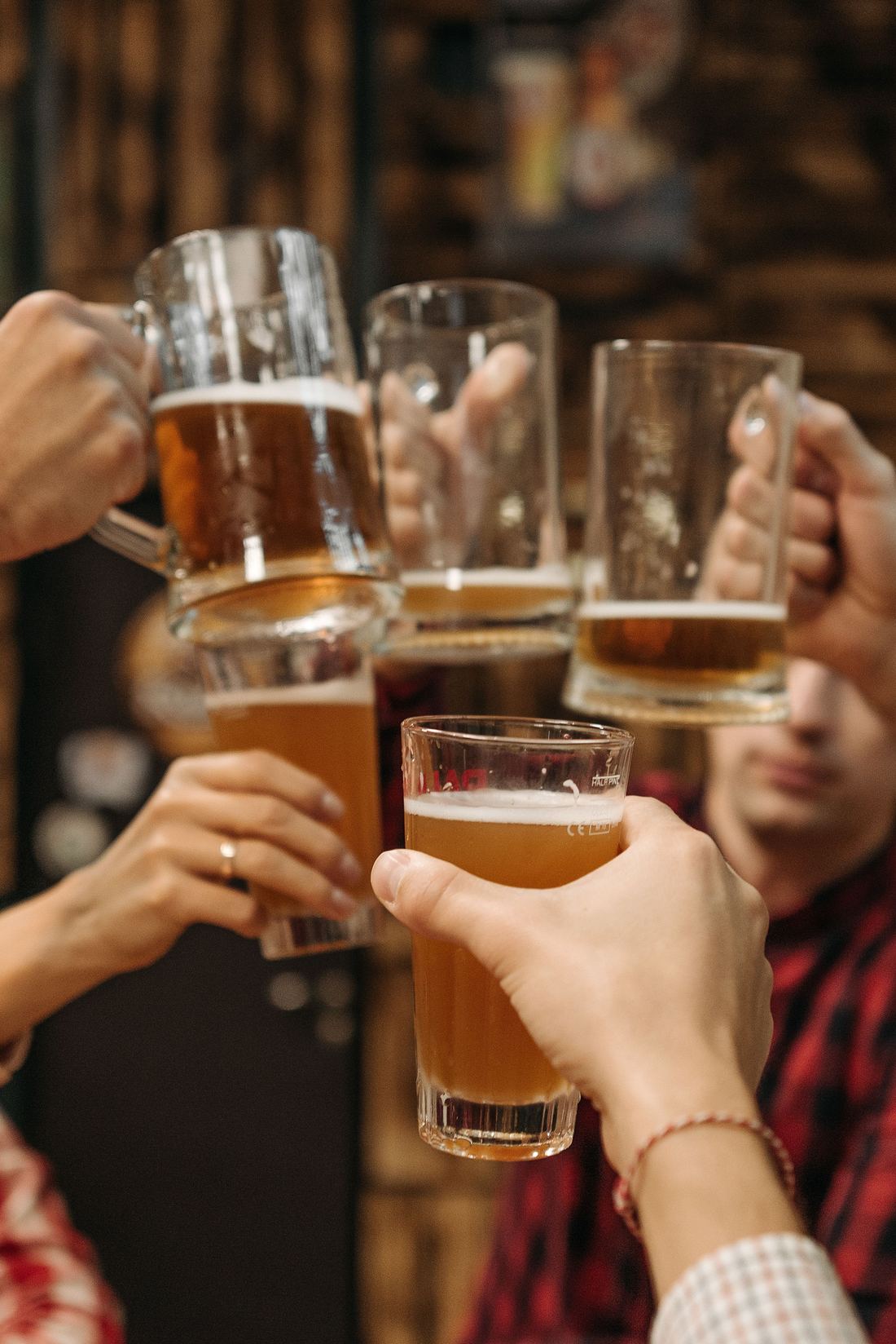 Brindis entre amigos
